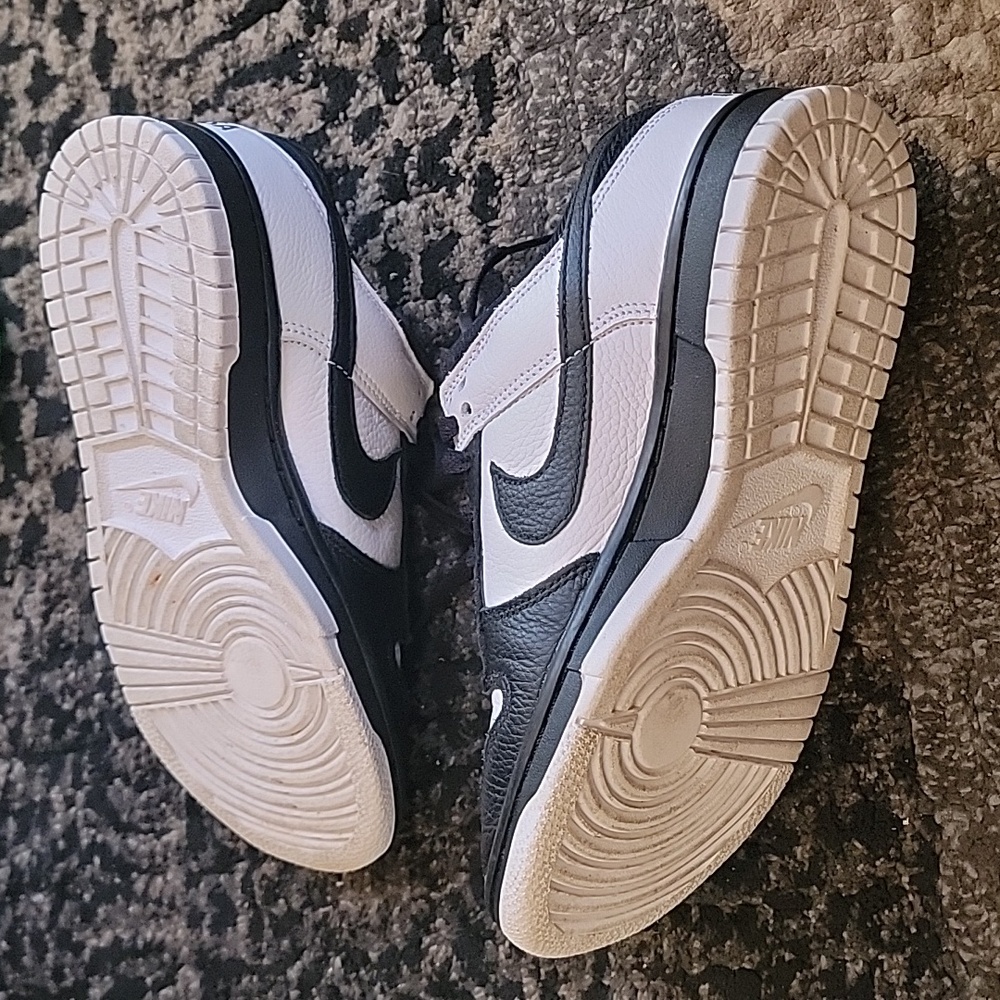 Shoes - Picture 4 of 4
